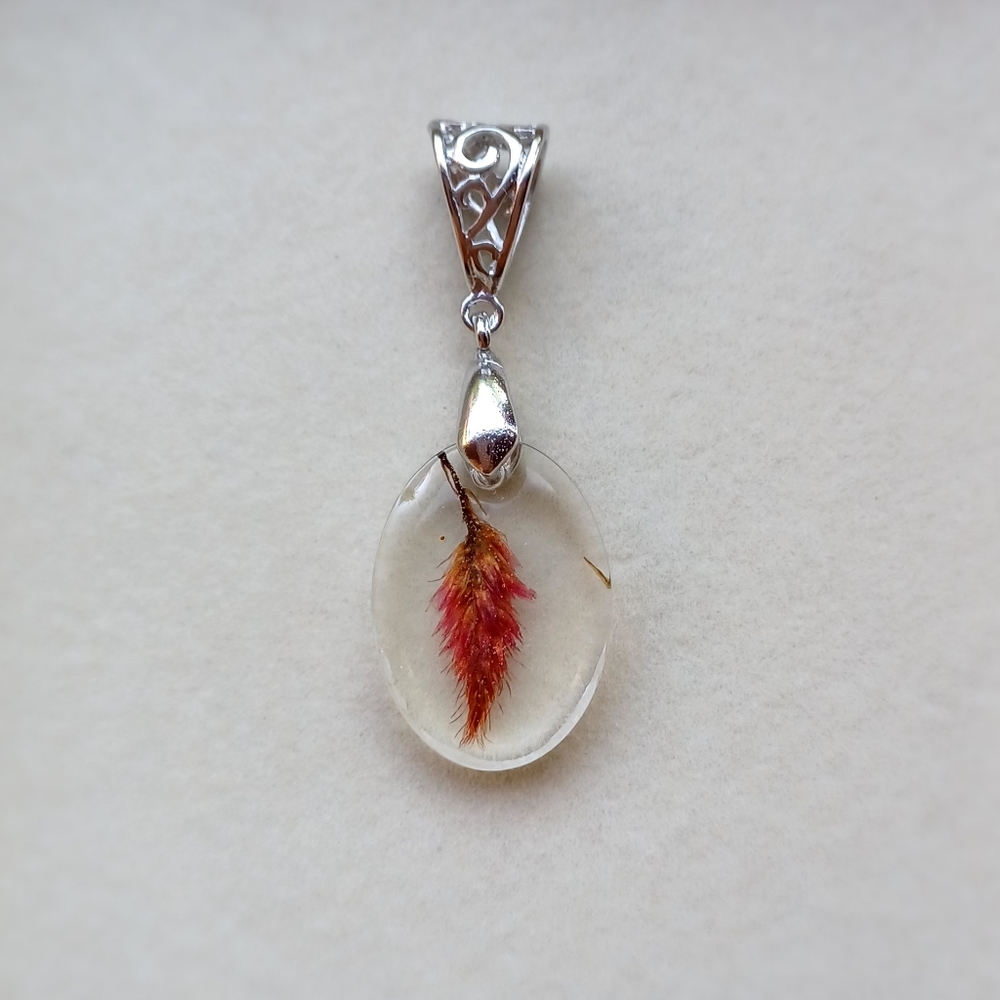 Lovely Floral Resin Pendant ⚘️
